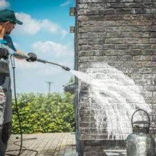 The Differences Between Pressure Washing And Softwashing thumbnail